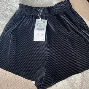 NWT Zara black pleated shorts.